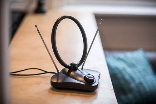 Indoor amplified aerial - tv,